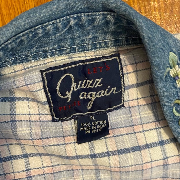 🌸🌞Vintage Button Down Shirt With Embroidered Flowers!🌞🌸 - Picture 2 of 6